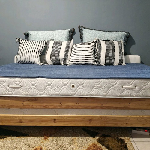 Two single beds like new 90/180x200 convertible to double