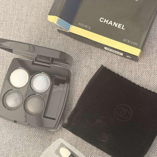 Chanel eyeshadow palette 301 new with compact and velvet case