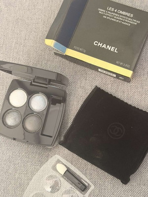 Chanel eyeshadow palette 301 new with compact and velvet case
