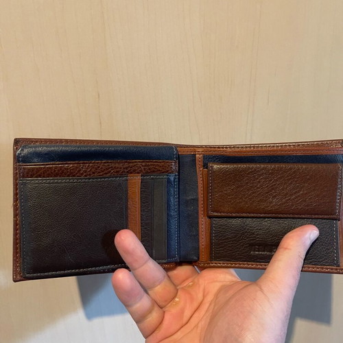 Hunter brown wallet like new, genuine