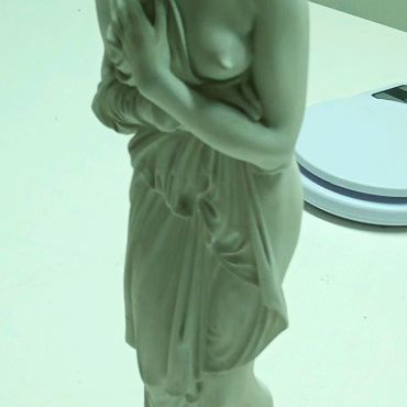 Statue of semi-nude bathing woman used, height 39cm