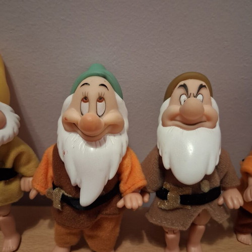 Disney collectible Snow White dwarfs figures like new