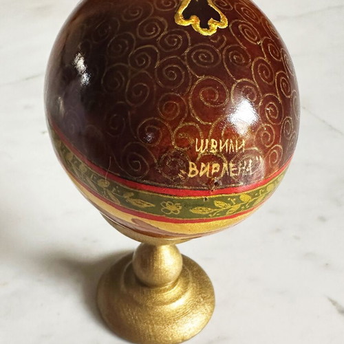 Wooden egg used with hand-painted angel vintage 1980