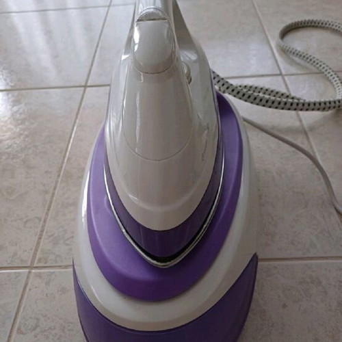 Singer iron used, no steam function