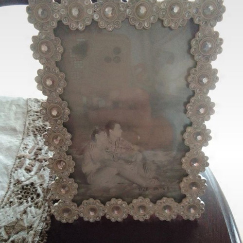 Photo frame with pearls new, heavy, size 3 1/2"x5"