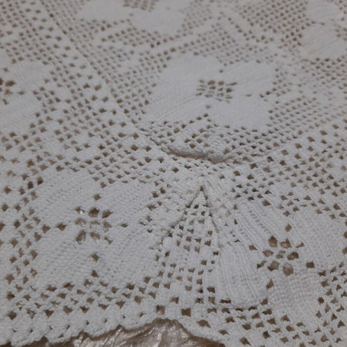 Set of 2 handmade table linens like new, white cotton