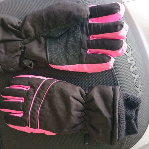Children's ski gloves 9-14 years like new