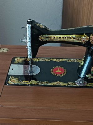 Mersedes sewing machine with cabinet