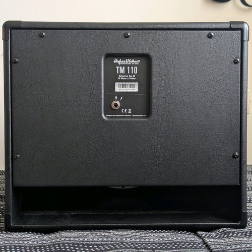 Hughes & Kettner TubeMeister 110 guitar cabinet like new with Celestion TEN speaker