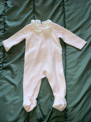 Baby bodysuit for 6-month-old girl used