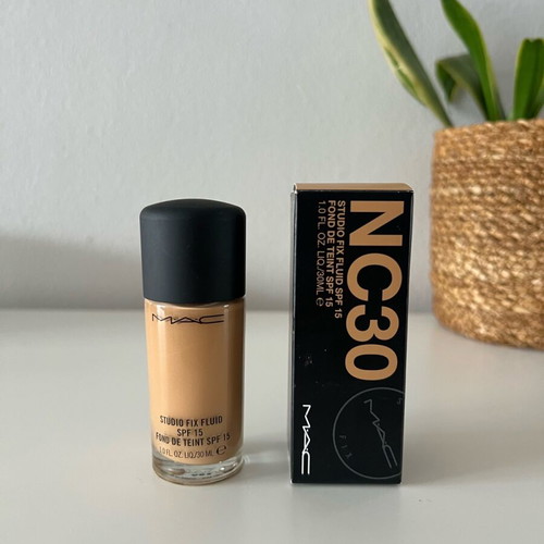 Mac Studio Fix Foundation SPF15 new, shade NC30