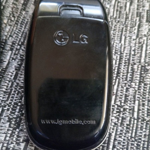LG KG220 mobile phone new clamshell model with case