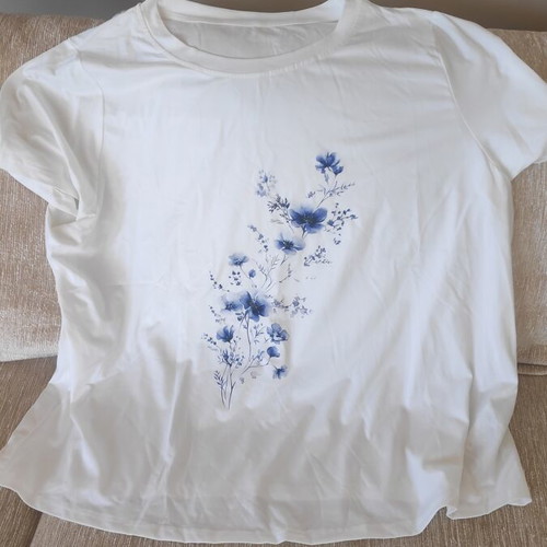 T-shirt white with flowers size 3XL new