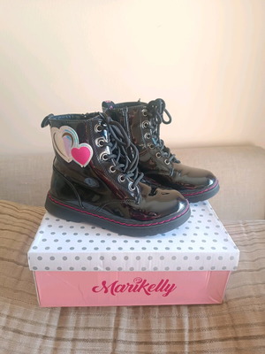 Mari Kelly black boots used, size 32