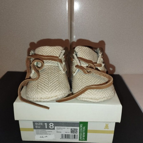 Benetton baby shoes new, unisex, size 18 with packaging