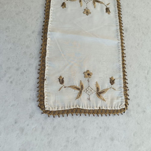 Vintage decorative table runner 39×23 cm with embroidery, used