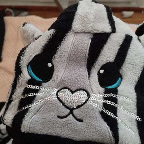 Onesie cat like new, black and white, size M
