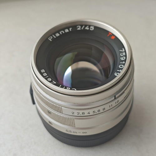 Carl Zeiss Planar 45mm lens for Contax G like new