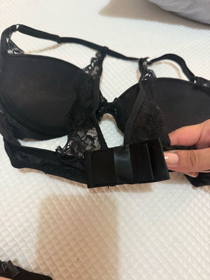 Yamamay σουτιέν 75Β μαύρο με δαντέλα, φιόγκο και ενίσχυση