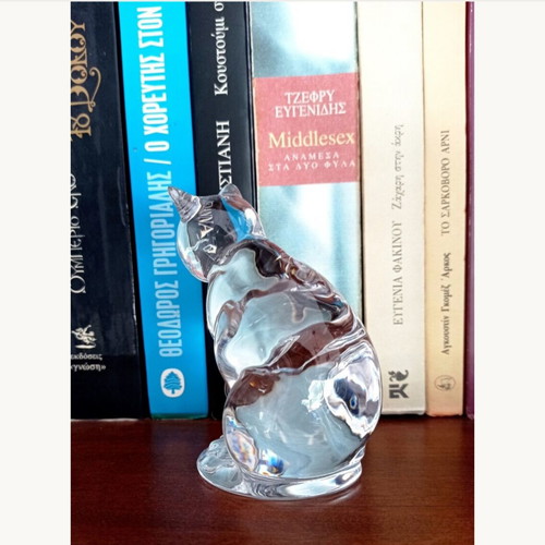 Vintage crystal cat figurine in like new condition