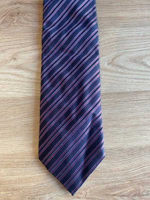 Tie in excellent condition