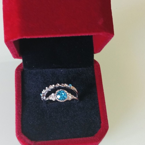 Women's ring size 7 with round turquoise stone, new