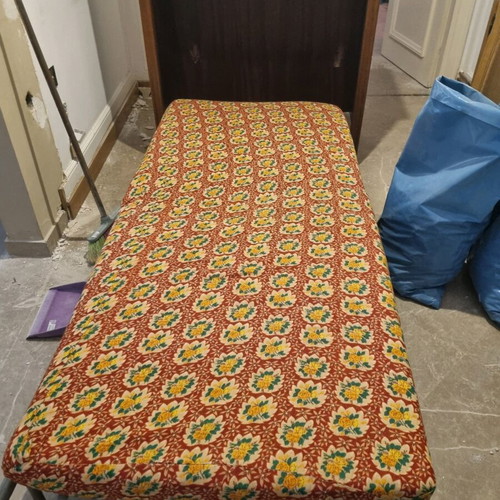 Murphy bed with folding bed frame