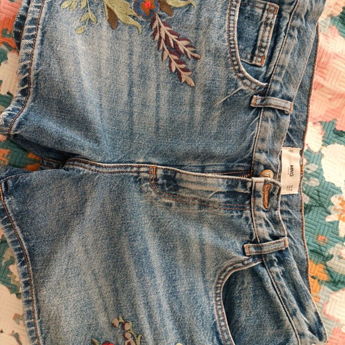 Mango denim shorts like new, size 38, blue with embroidery