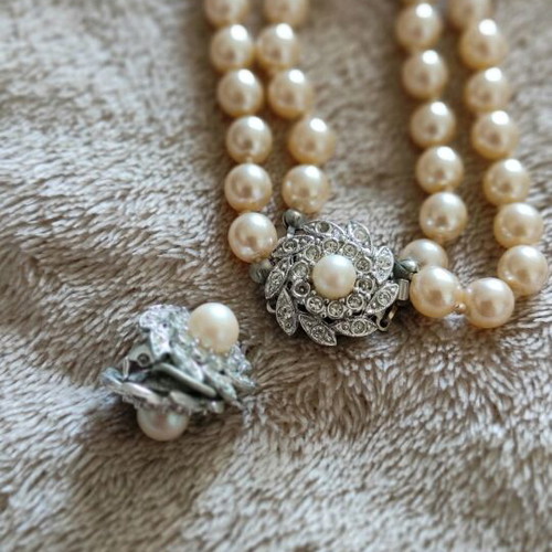 Vintage bracelet and earrings like new with faux pearls and silver clasp
