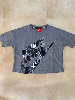 Nike women's shirt like new, size XS, cropped oversized, black and grey