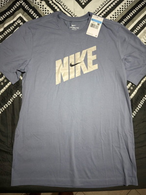 Nike T-shirt new size medium with tags