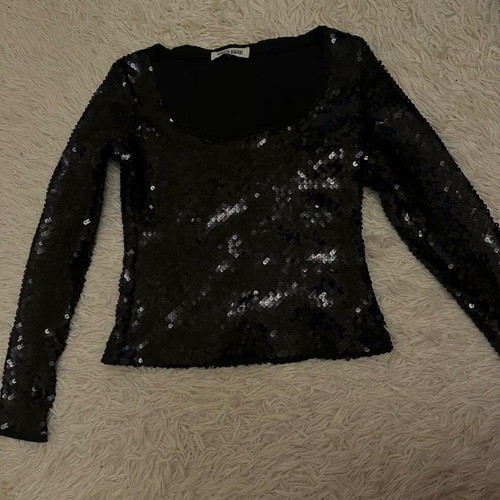 Long-sleeve black sequin blouse like new
