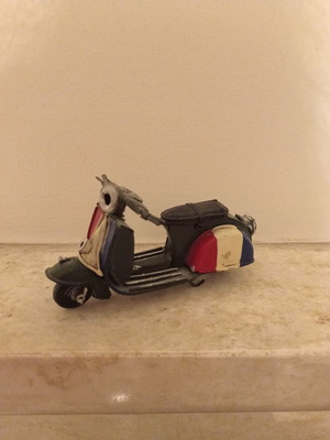 Vespa μινιατούρα μεταλλική μεταχειρισμένη, 10 εκατοστά