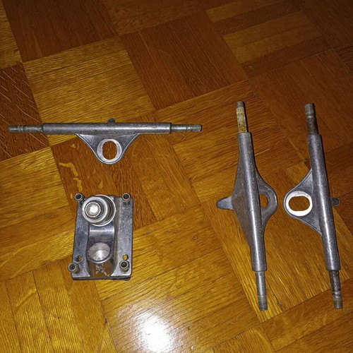 Skateboard trucks and base used, set of 3+1 metal