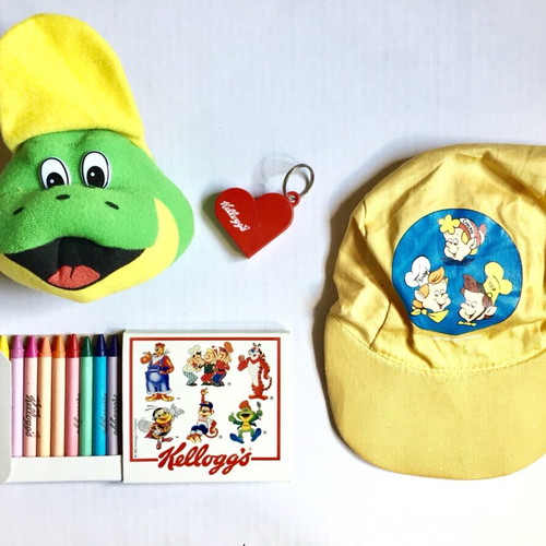 Kellogg’s club collection like new, 1990 brochures and toys
