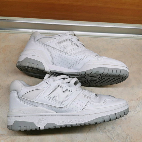 New Balance 550 sport shoes size 40.5 like new