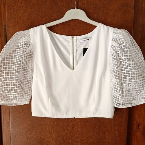 Women's white crop top with impressive sleeves new