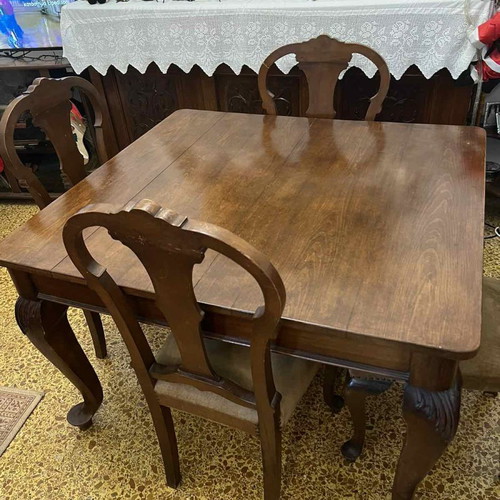 Dining set used with 4 chairs and extendable table