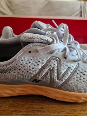 New Balance n.38 ολοκαίνουργια