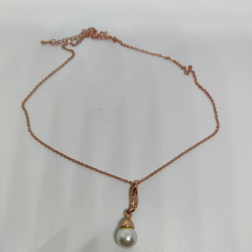 Necklace in rose gold tone with pearl, like new