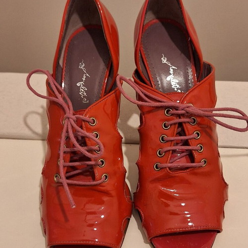 Amuleti Fuchsia Leather Peep Toe Sandals like new, cut outs & laces