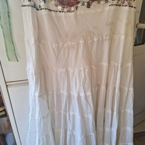 White skirt with embroidery, like new, 100% cotton, size M