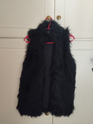 Black fur vest pin up used, size M