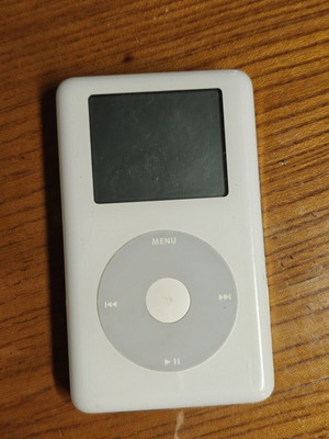 iPod 4th Gen used, retro vibes, for parts or flash mod