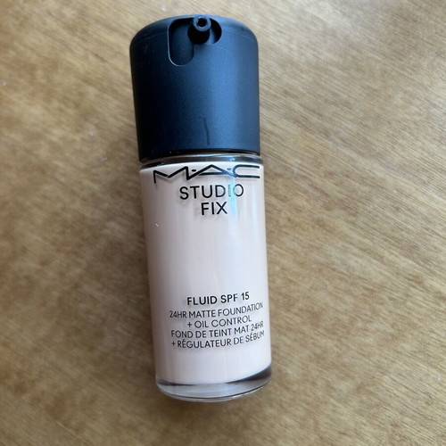 Mac Foundation NW22 Matte Medium Tone New