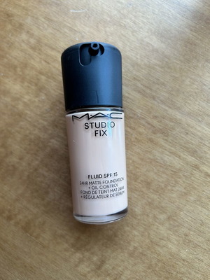 Mac Foundation NW22 Matte Medium Tone New