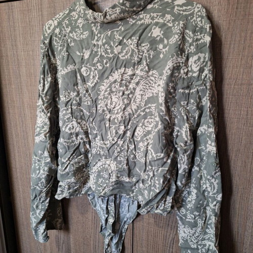 Pink Woman women's shirt xsmall like new, beige and green