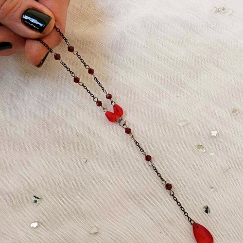 Choker with red beads and teardrop made of stainless steel