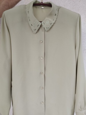 Vintage romantic shirt sage green embroidered collar size L like new
