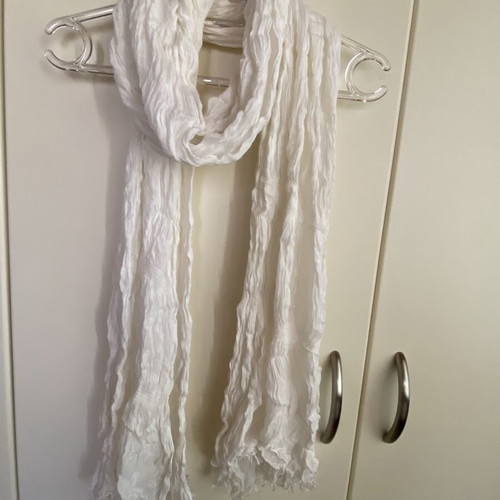 White scarf like new